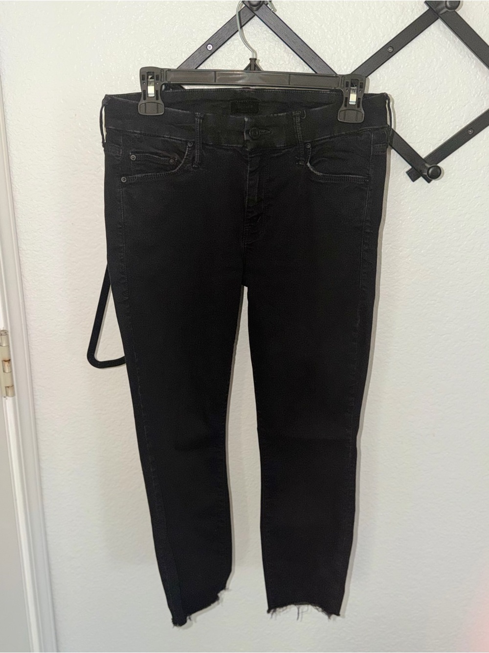 MOTHER Looker Petite Not Guilty Black Raw Hem Skinny Jeans Women’s Size 28 - Picture 2 of 6